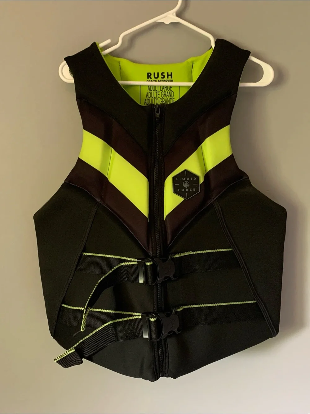 NWOT. LIQUID FORCE Men’s Rush Life Jacket